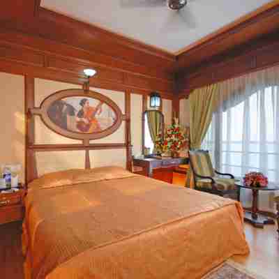 Sterling House Boat Lake Palace Alleppey Rooms