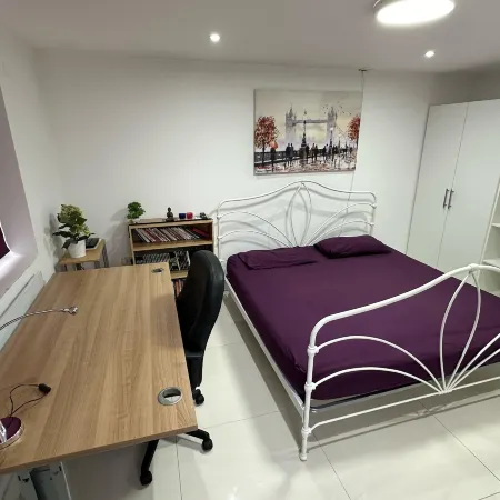Separate One Bedroom Large Apartment in Slough