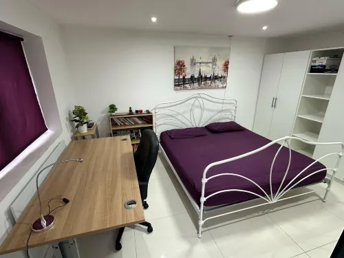 Separate One Bedroom Large Apartment in Slough Hotels in Burnham