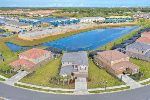 Lake View at Solterra Resort 7 Bedrooms, Sleeps 18 Villa - Villaer