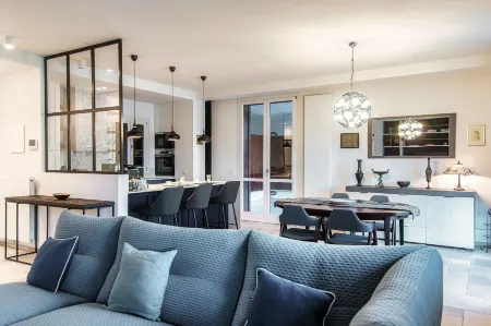 Blue Stay - by Myhomeincomo Отели рядом с достопримечательностью «Lake Como Limo Service»