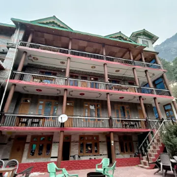 Chalo Challal Hotel & Cafe