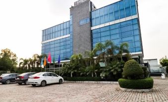 La Silver Leaf Hotel