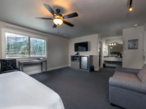Flying Saddle Resort and Steak House Hotels in Alpine