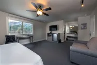 Flying Saddle Resort and Steak House Hotels in Alpine