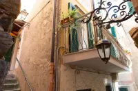 Via Del Santo Hotels in Vernazza