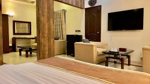 Royal Inn Hotel - Homestays