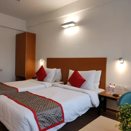Kanak Beacon Hotel - Ashram Road Ahmedabad Отели рядом с достопримечательностью «Храм Сомнатх»