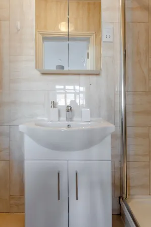 Apple House Wembley -Double Ensuite Отели в г. Барнет