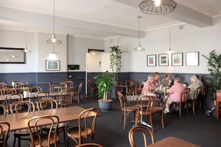 The Court House Hotel Отели рядом с достопримечательностью «Парк Ледженд»