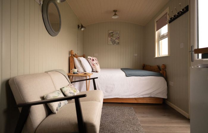 1 Bed Shepherds Hut-Sleeps 2-Pets-Parking-Mtn View