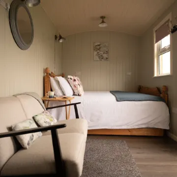 1 Bed Shepherds Hut-Sleeps 2-Free Parking-Mtn View