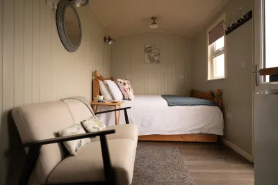 1 Bed Shepherds Hut-Sleeps 2-Free Parking-Mtn View Hotels near Omagh High School
