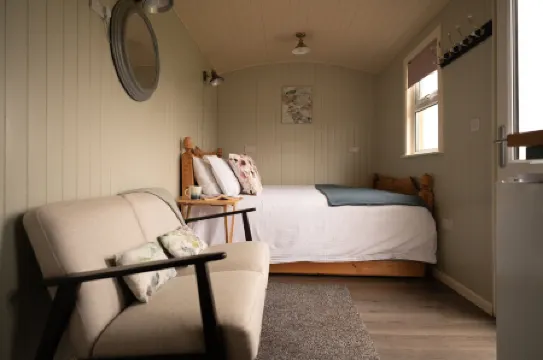 1 Bed Shepherds Hut-Sleeps 2-Free Parking-Mtn View