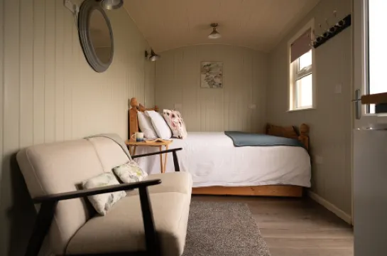 1 Bed Shepherds Hut-Sleeps 2-Free Parking-Mtn View