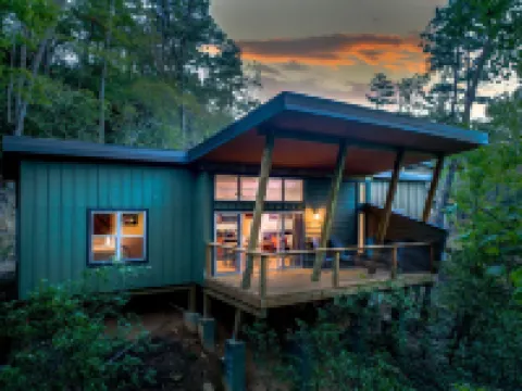 Pilot Cove Hotels in Transylvania County