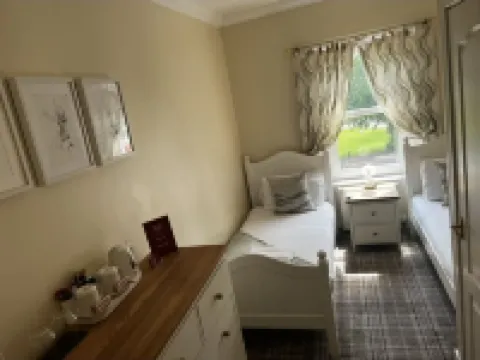 The Village Inn Hotels in Lanark