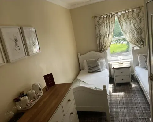 The Village Inn Hotels in Lanark