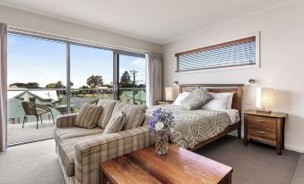 Captain's at the Bay