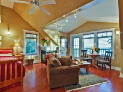 Bonniebrook Lodge Hotels in Sunshine Coast