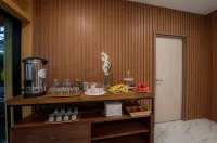 The Moon Night Hotel - Hostales