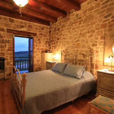 Lithos Traditional Guest Houses