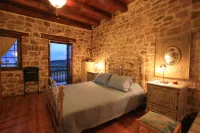 Lithos Traditional Guest Houses