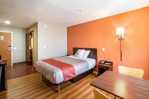 Motel 6 Rossford, Oh - Pet-friendly