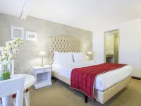 GHL Hotel Hamilton Hotels near تسونا تي
