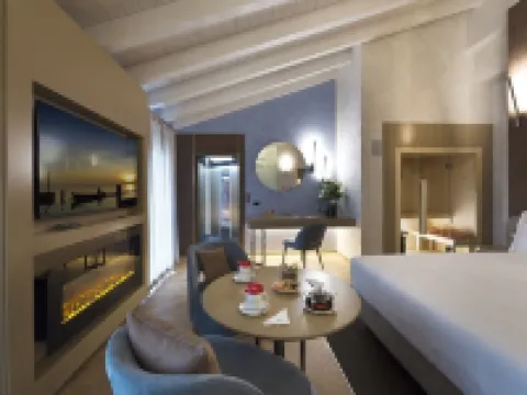 VIP's Motel Luxury Accommodation & Spa Hotels in Lonato del Garda