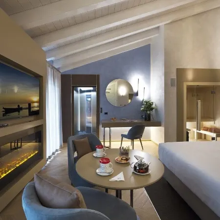 VIP's Motel Luxury Accommodation & Spa