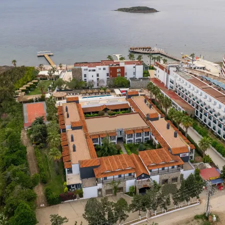 Tiana Beach Resort