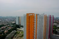 Comfort Studio at Green Pramuka Apartment Near Shopping Center