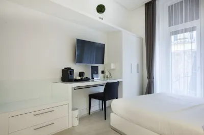 LHP Suite Napoli Parco Margherita Hotel in zona Chiesa del Santissimo Redentore