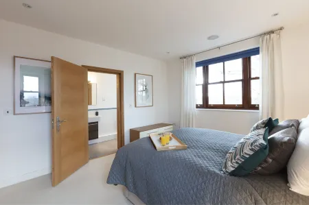 Hampden Apartments - the Henry Отели рядом с достопримечательностью «St George's Chapel»