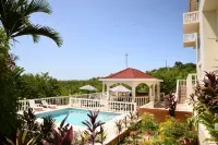 Retreat Guesthouse Luxury Suites - piscina