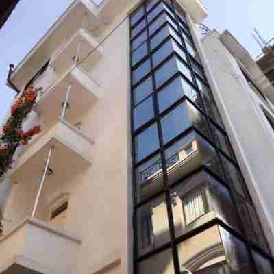 Four Red Doors Apartments Hotel Exterior