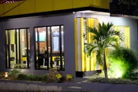 Djo Front One Inn Bengkulu Hotels in Бенгкулу