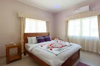 Stone Self Catering Apartment - parcheggio