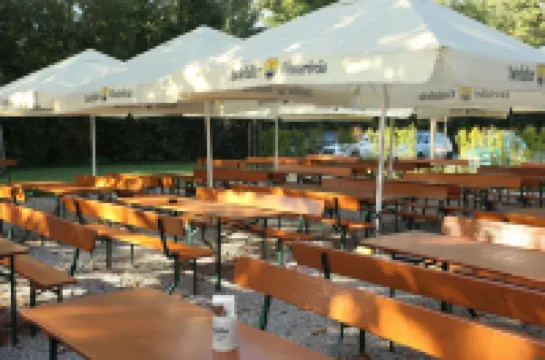 อาคเทนเดอร์ โรงแรมในเมทซิงเงิน