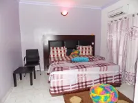 De Fellas Palace Hotel & Suites Hotels near KEC Plaza