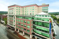 힐튼 가든 인 이타카 Sigma Delta Tau 주변 호텔