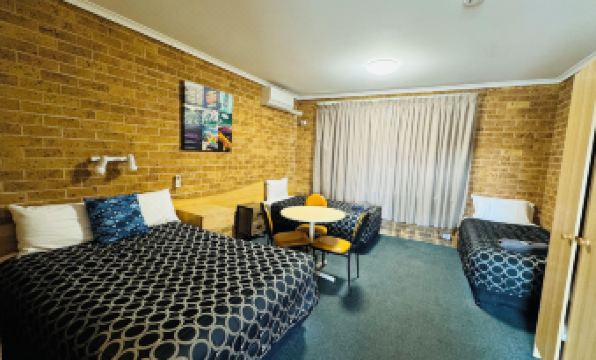 Town & Country Motor Inn