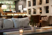 Sea View Cityscape Hotel - bar
