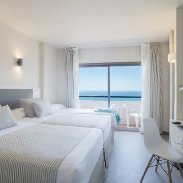 Hotel El Puerto by Pierre Vacances Hotels near Fuengirola Train Station