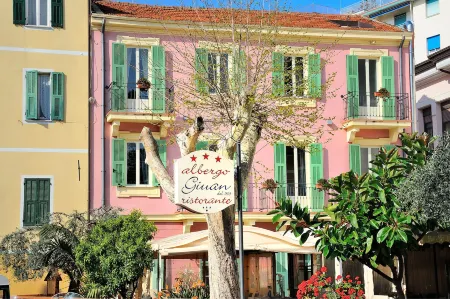 Albergo Giuan Arma di Taggia Отели в г. Molini di Triora
