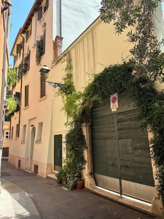 Residenza Bonifacio - Adults Only Отели рядом со станцией Железнодорожная станция Верона Порта Нуова