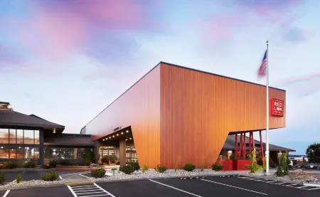 Red Lion Hotel Wenatchee City Center Отели в г. Веначи