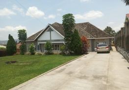 Charming 4-Bed House in Kigali
