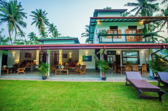 South Point Surf House - Whole Villa 5 Bedrooms (Sleeps 14)